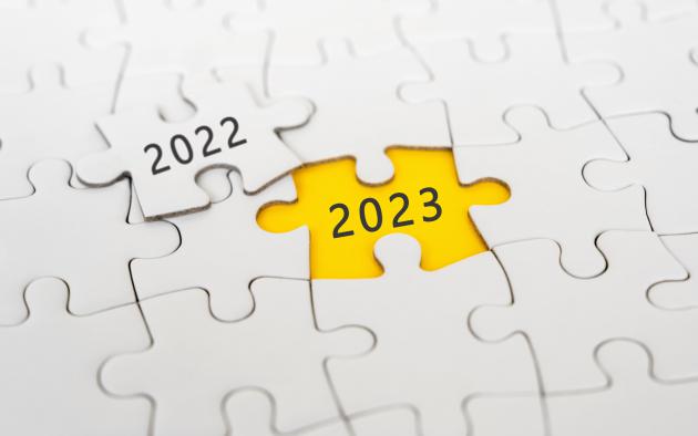 White jigsaw piece saying 2022 has 2023 underneath after removed