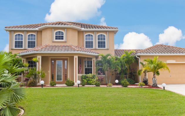 Front home and yard in Florida