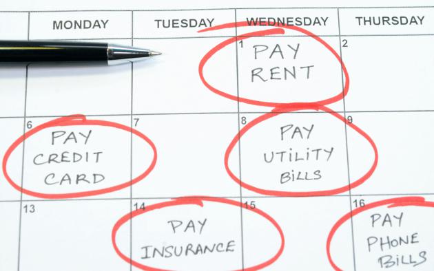 Calendar with bill due dates circled, including on that says pay rent
