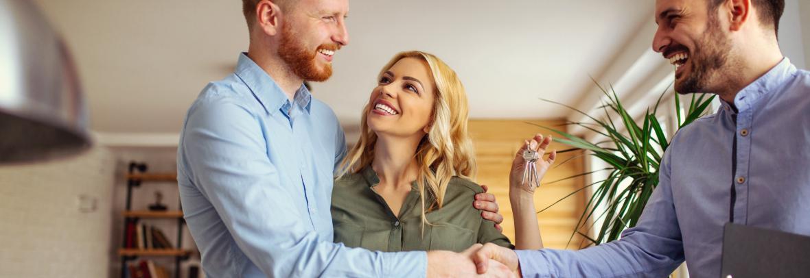 couple shaking hands with a Realtor