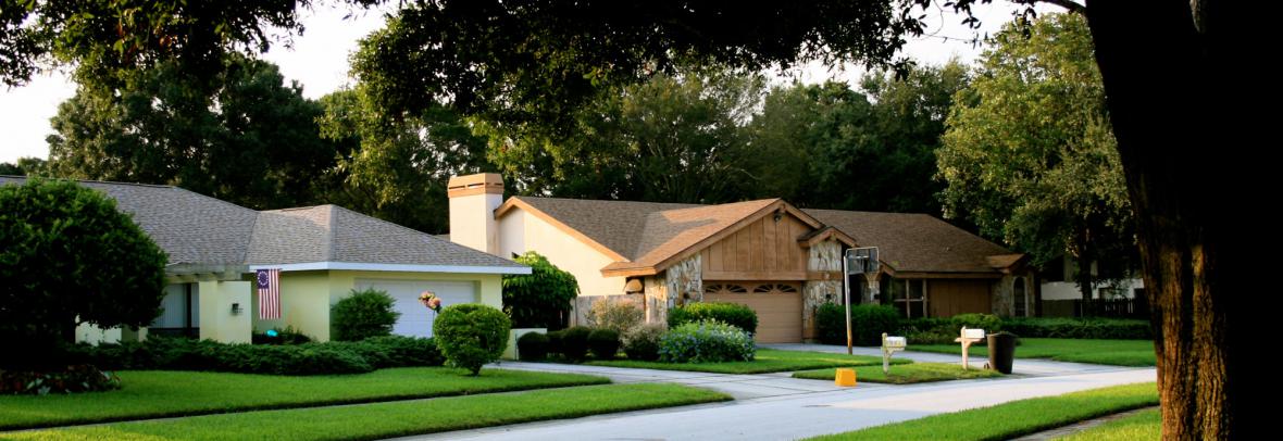 residential district in florida, early in the morning