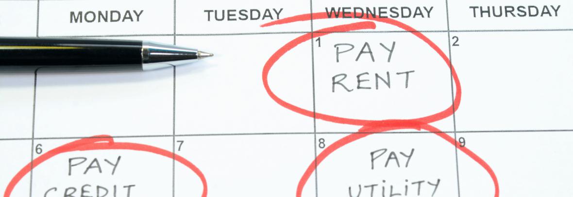 Calendar with bill due dates circled, including on that says pay rent