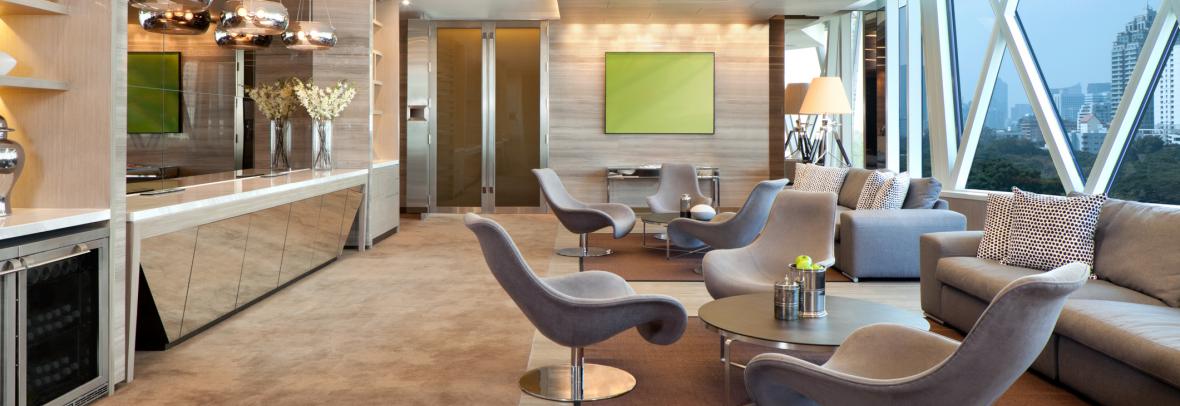 Gathering room with chairs and service areas located on a high floor in Miami