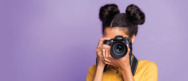 photo of young female photographer on a purple background 