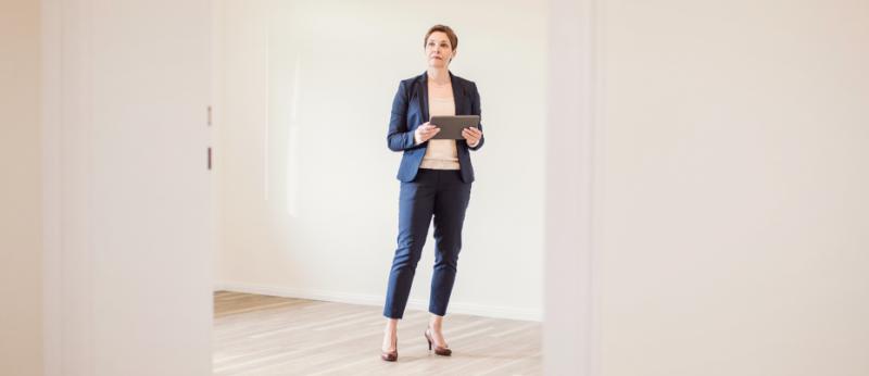 woman doing house appraisal