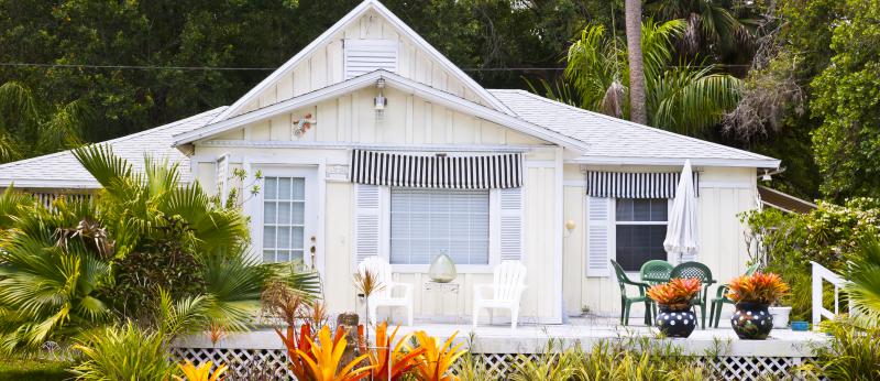Older Florida home updated with paint and landscaping