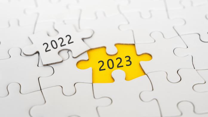 White jigsaw piece saying 2022 has 2023 underneath after removed