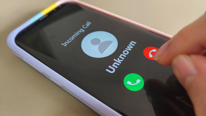 unknown caller on cell phone