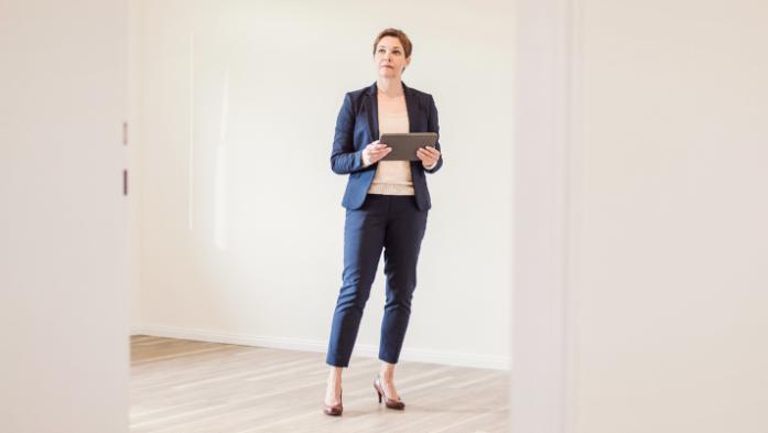 woman doing house appraisal